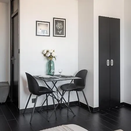Studio Black & White A 10 Mins A Pieds De La Gare Pour Geneve Annemasse Exterior photo