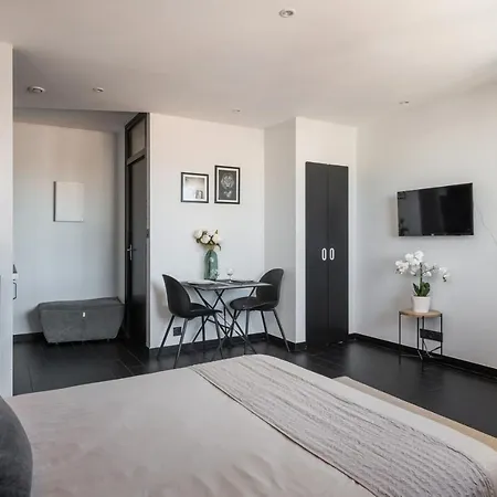 Studio Black & White A 10 Mins A Pieds De La Gare Pour Geneve Annemasse Exterior photo