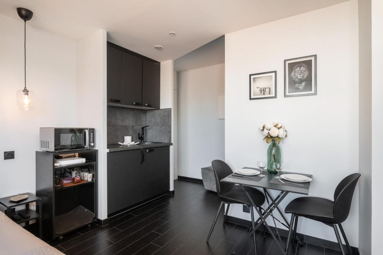 Apartment Black & White A 10 Mins A Pieds De La Gare Pour Geneve Annemasse