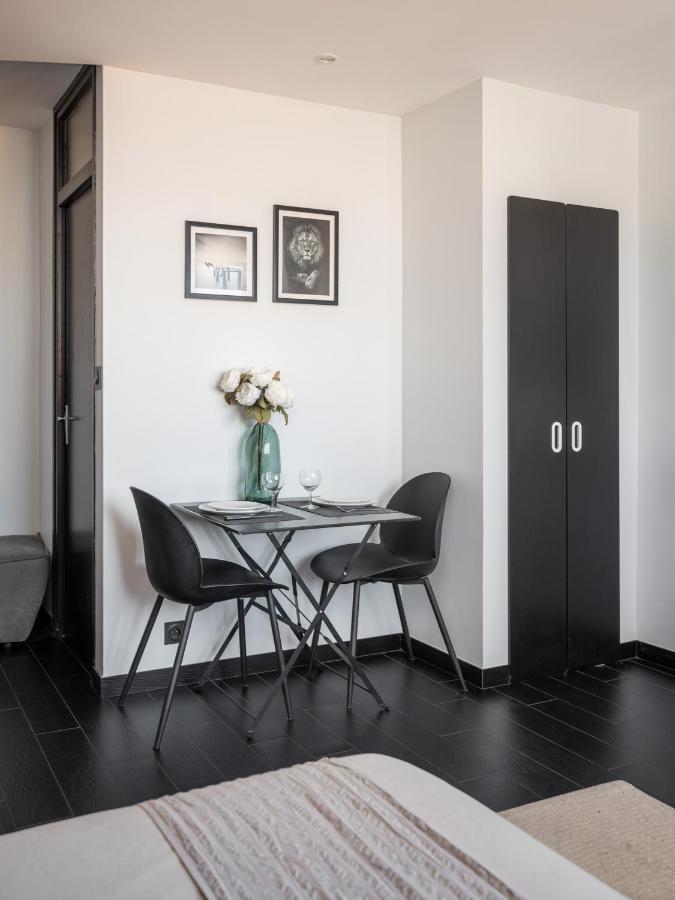 Apartment Black & White A 10 Mins A Pieds De La Gare Pour Geneve