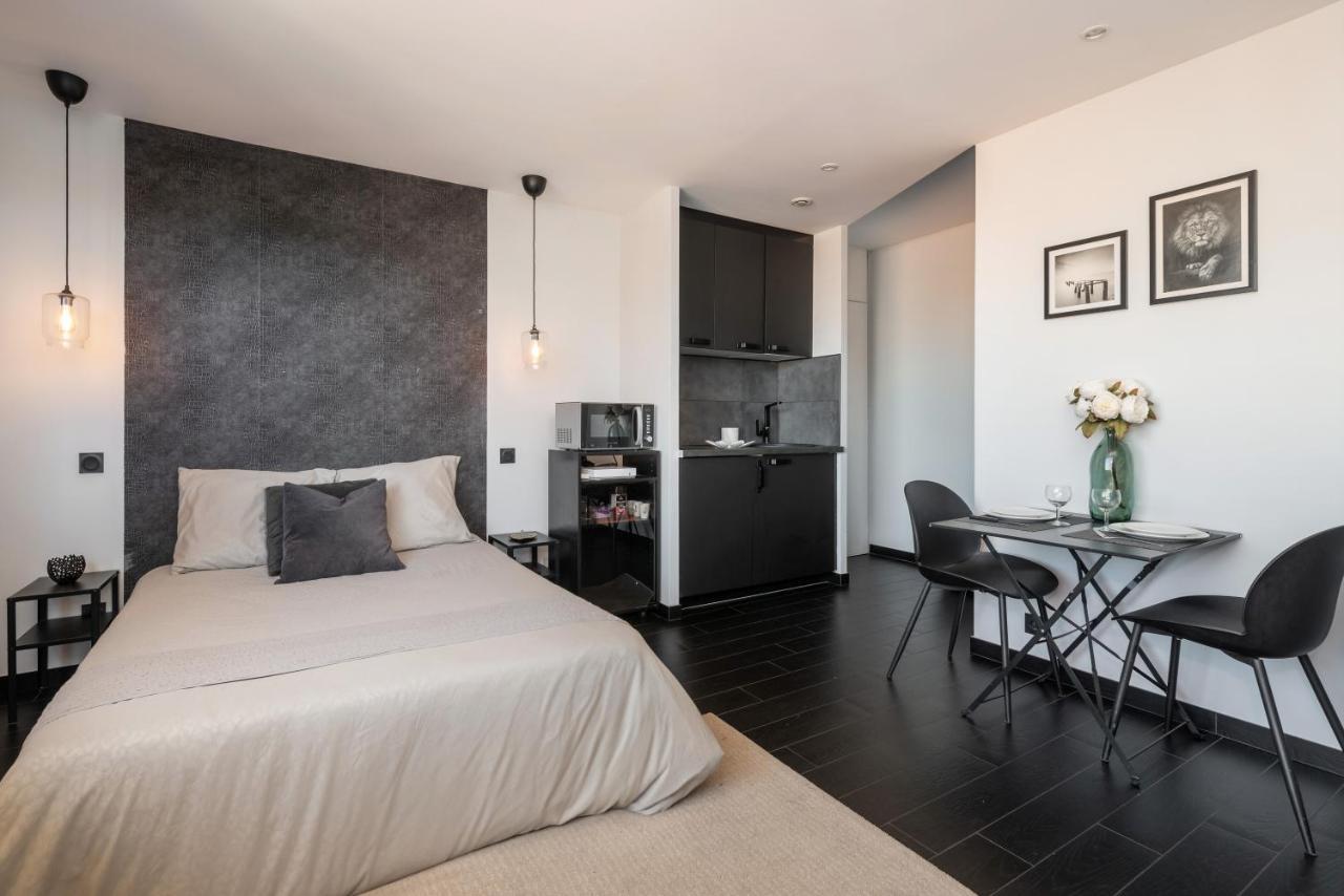 Apartment Black & White A 10 Mins A Pieds De La Gare Pour Geneve *