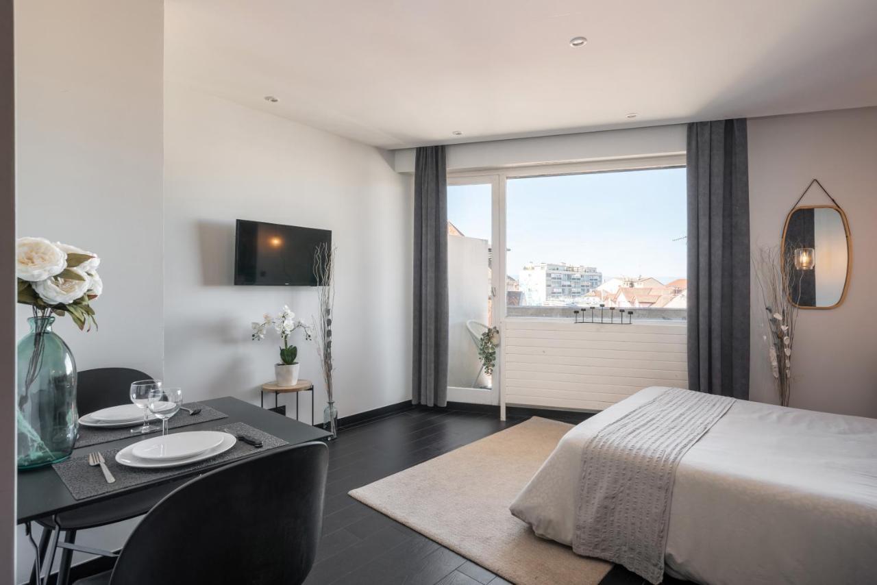 Black & White A 10 Mins A Pieds De La Gare Pour Geneve Apartment *