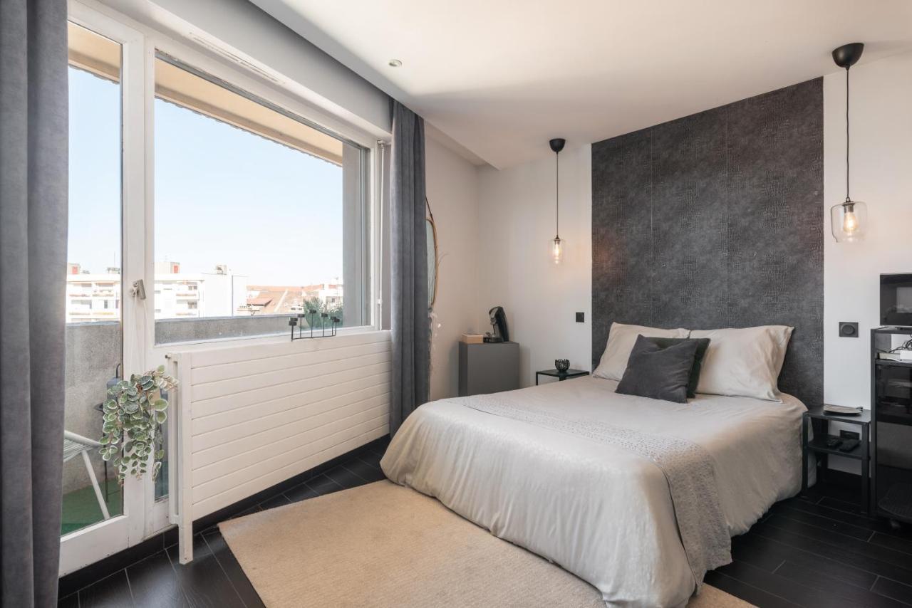 Apartment Black & White A 10 Mins A Pieds De La Gare Pour Geneve