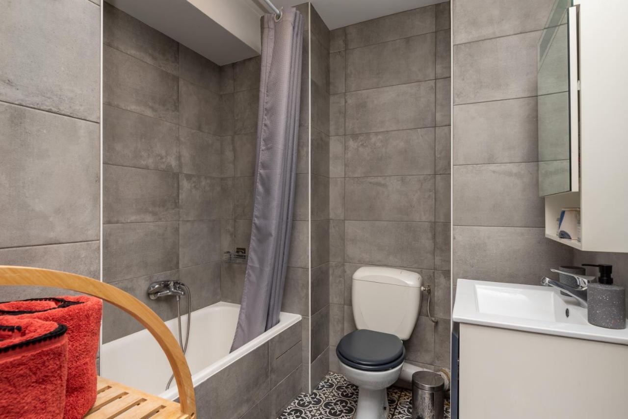 Apartment Black & White A 10 Mins A Pieds De La Gare Pour Geneve