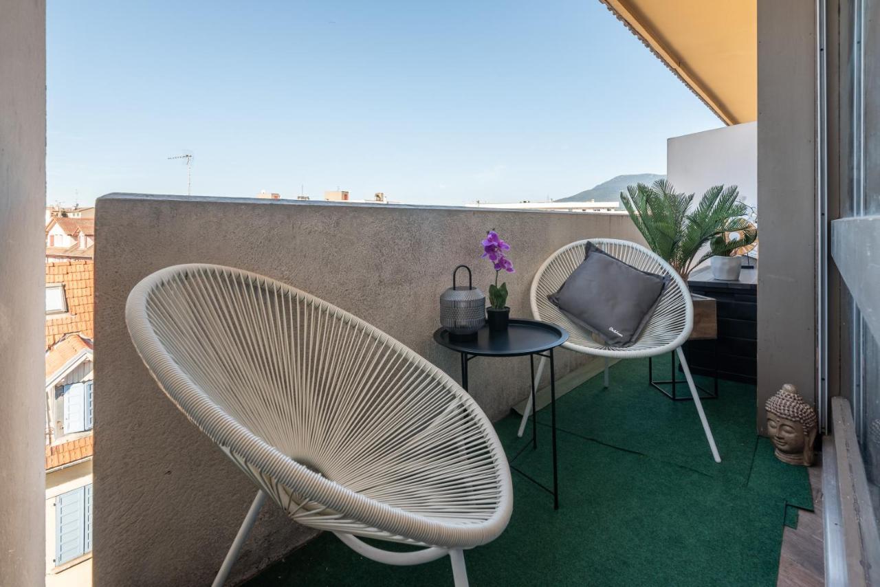 Apartment Black & White A 10 Mins A Pieds De La Gare Pour Geneve